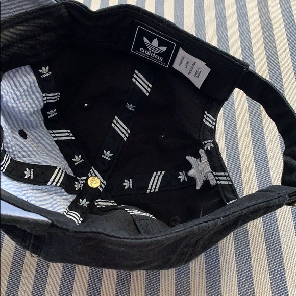 Black Adidas hat - Picture 2 of 2
